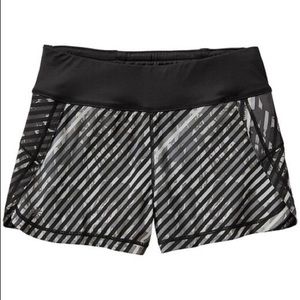 Athleta printed Pulse running shorts